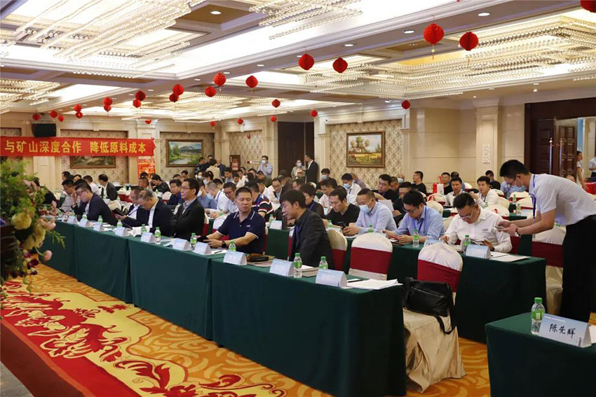 廣東陶瓷協(xié)會陶瓷原料專委會成立，萬達(dá)業(yè)任副會長單位